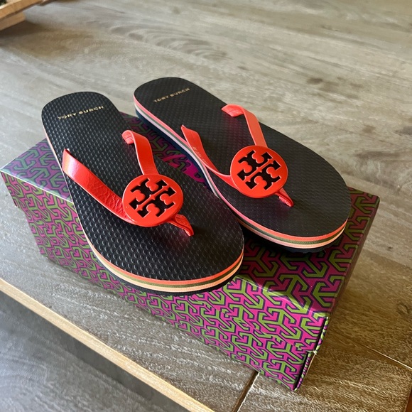 Tory Burch Minnie Logo Flip Flops, 5, NWB - Picture 8 of 11